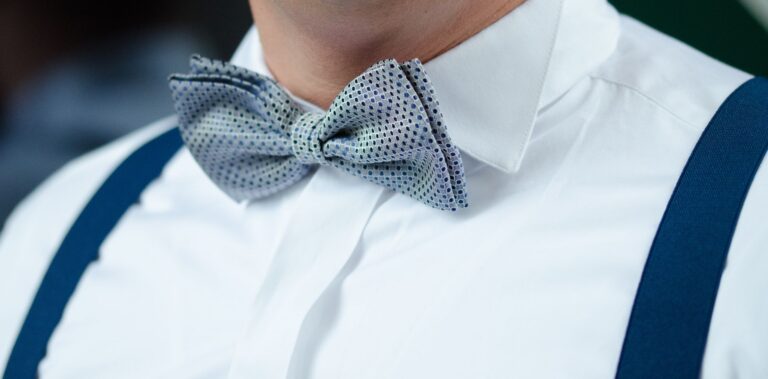 Lee más sobre el artículo Cómo llevar una corbata amarilla sin perder estilo: ideas y combinaciones